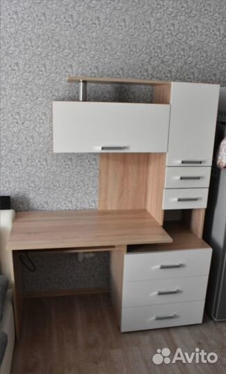 Компьютерный стол со шкафами