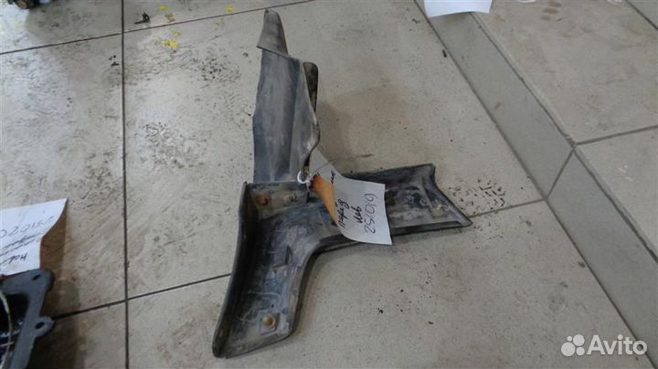 Брызговик передний левый Toyota Lite Ace 1985-1992