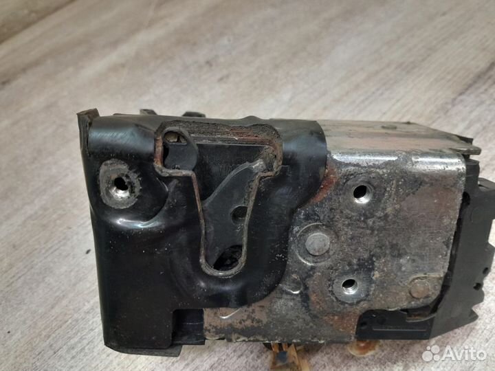 Замок двери передний левый Ford Fusion I рестайлин