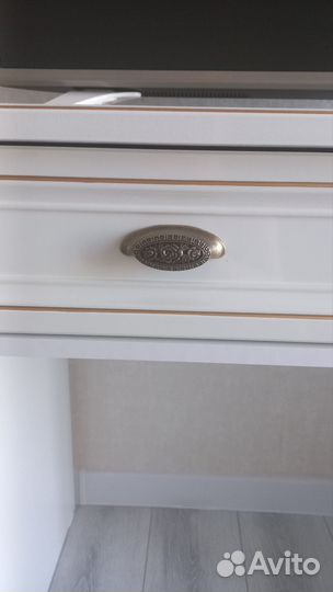 Косметический столик