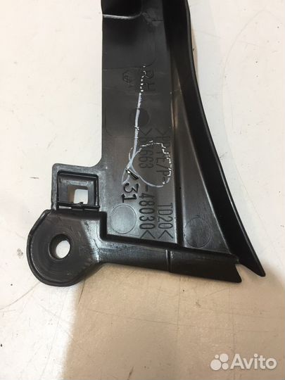 Обшивка двери верхняя передняя правая (Lexus RX)