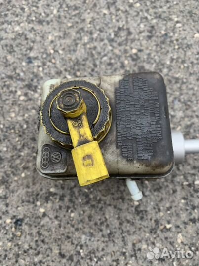 Главный тормозной цилиндр Bosch 21027099