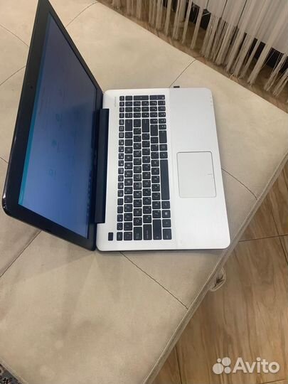 Ноутбук asus X555L