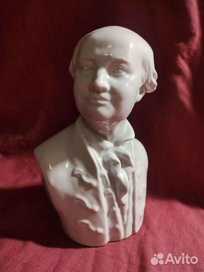 Фарфоровые бюсты Ломоносова Есенина Гагарина