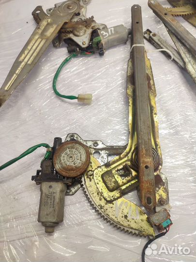 Стеклоподъёмник Mitsubishi Pajero Sport