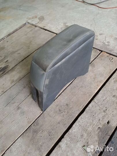 Подлокотник