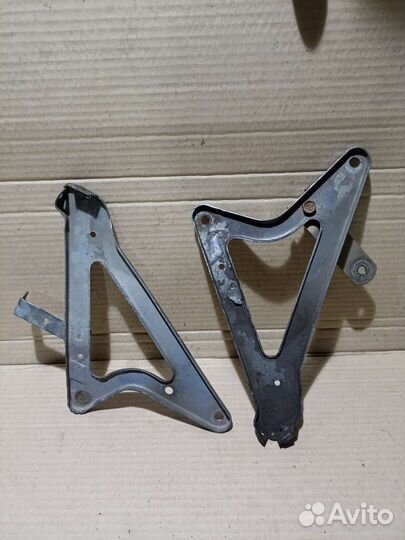 Кронштейн крепления крыла Джип чероки XJ