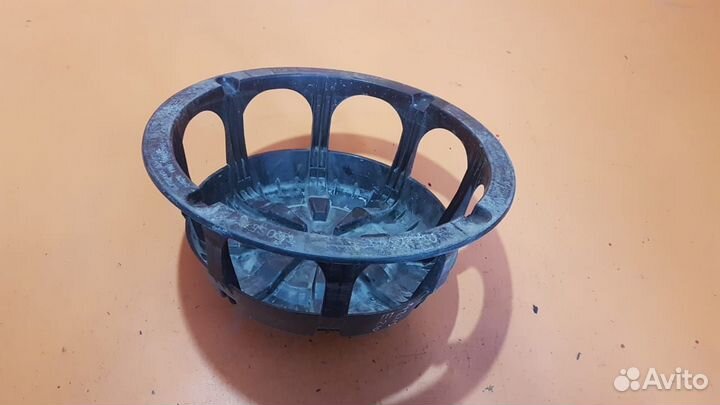 Крепление запаски на Mercedes W210 E-class