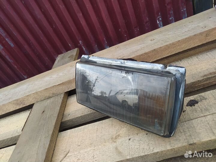 Продам переднюю левую фары ваз 2104