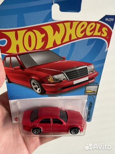 Hot wheels mercedes-benz 500e красный