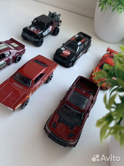 Hot wheels машинки