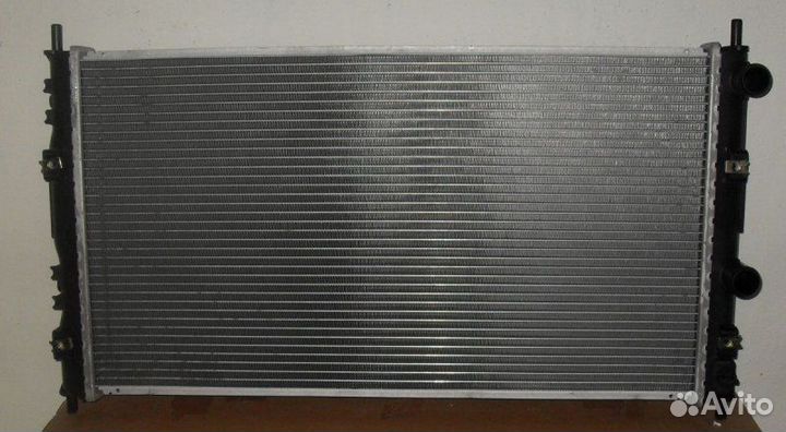 Радиатор охлаждения двигателя передний Chrysler