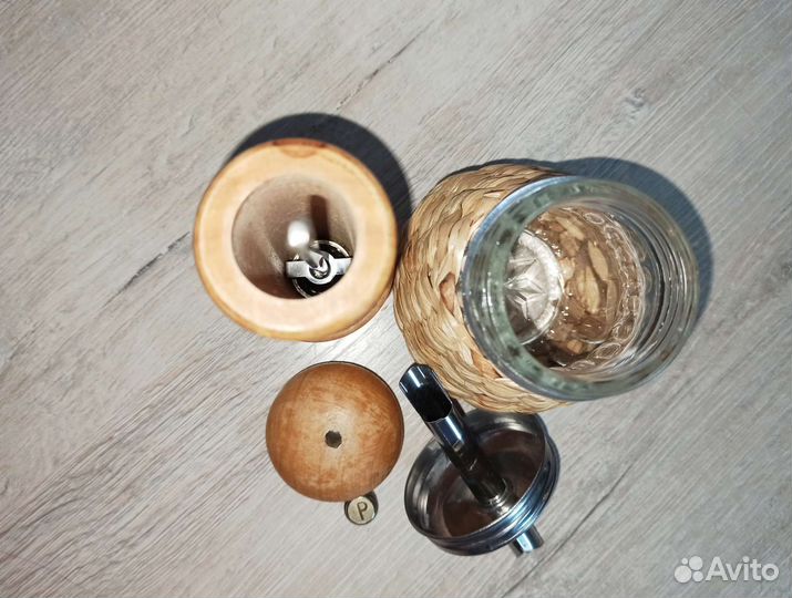 Сахарница и мельница для перца