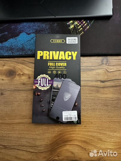 Чехлы и защитные стекла на iPhone 12