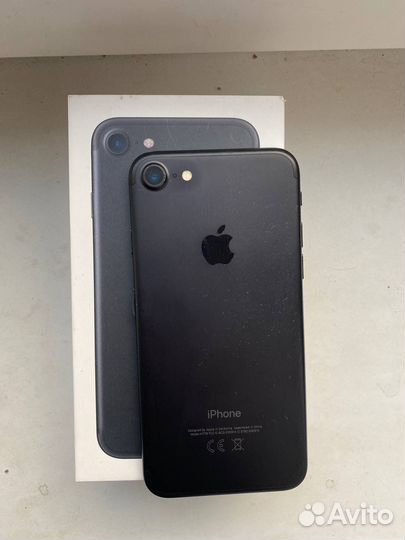 Телефон iPhone 7