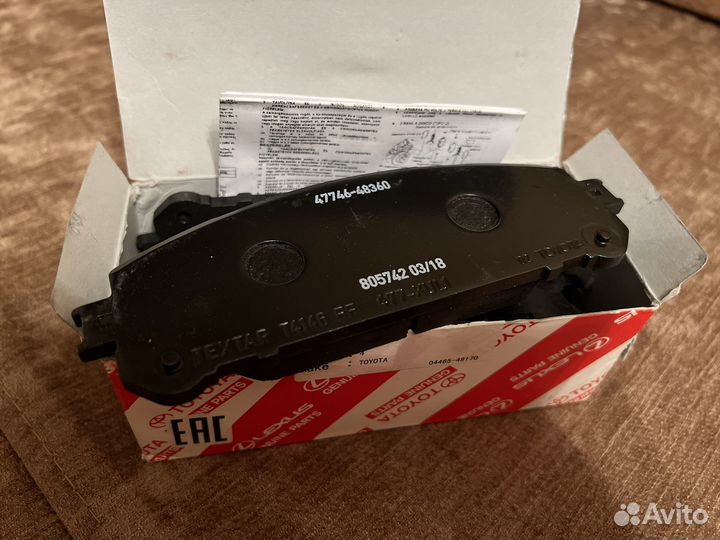 Передние тормозные колодки Toyota 04465-48170