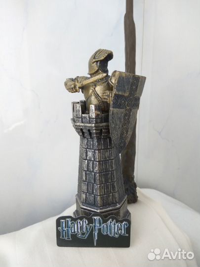 Волшебная палочка Гарри Поттера и шахматная фигура