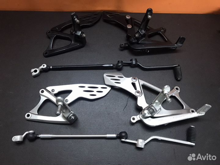 Кронштейны водителя подножки Yamaha R1 09-14