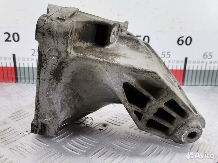 Кронштейн двигателя Mercedes-Benz Sprinter