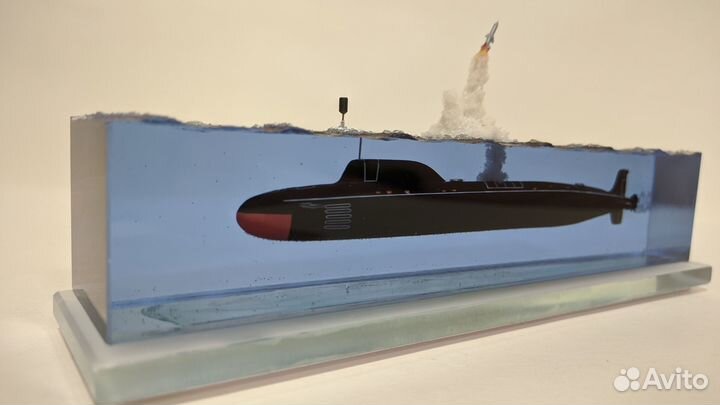 Ночник, Подводная лодка в эпоксидной смоле