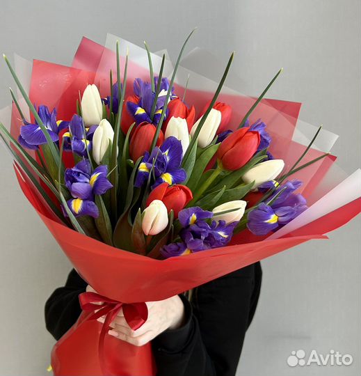 Цветы. Букет из весенних ирисов от