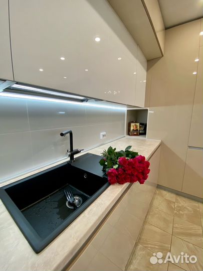 Кухня на заказ с доводчиками