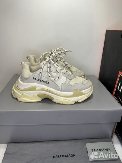 Balenciaga triple s оригинал