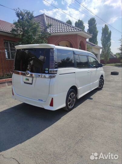 Toyota Voxy 2.0 CVT, 2017, 138 000 км