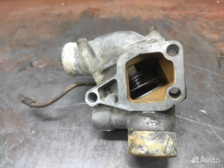 Корпус термостата Mercedes m110