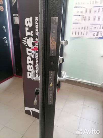 Дверь входная Берлога Тринити