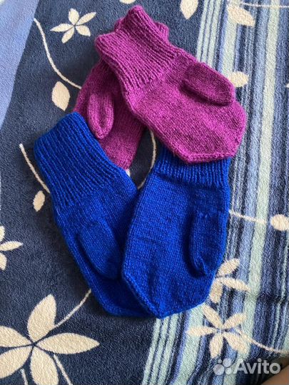 Вязанные варежки, носки и следики ручной работы