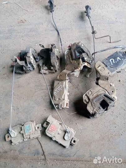 Замок двери Ниссан Максима J30