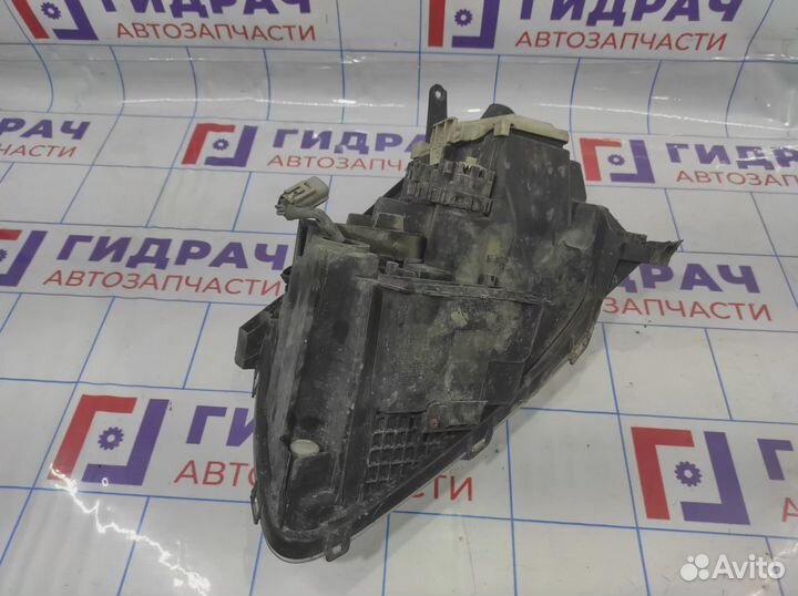 Фара правая Toyota Avensis (T250) 8113005194. Дефект