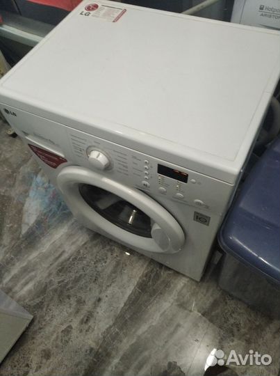 Стиральная машина и холодильник