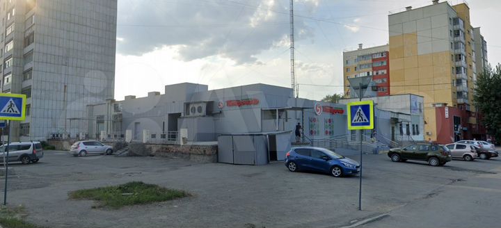 Торгово-офисное здание с арендатором, 1559.4 м²