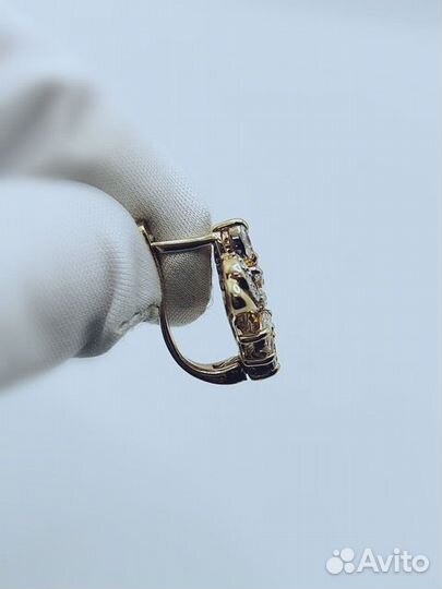 Золотые серьги с камнем