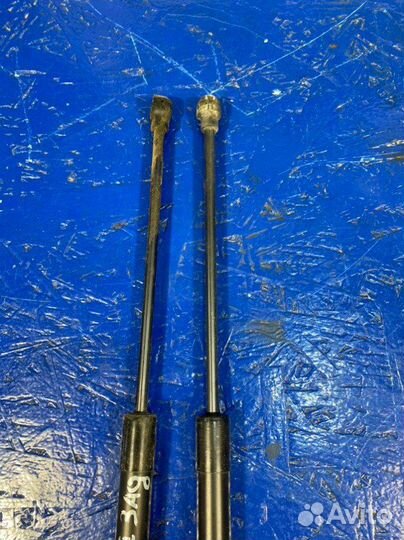 Амортизатор багажника задний Renault Sandero