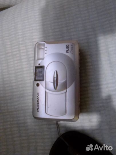 Фотоаппараты Полароид и Самсунг