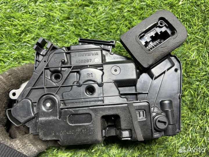 Замок двери задней правой Volkswagen Polo