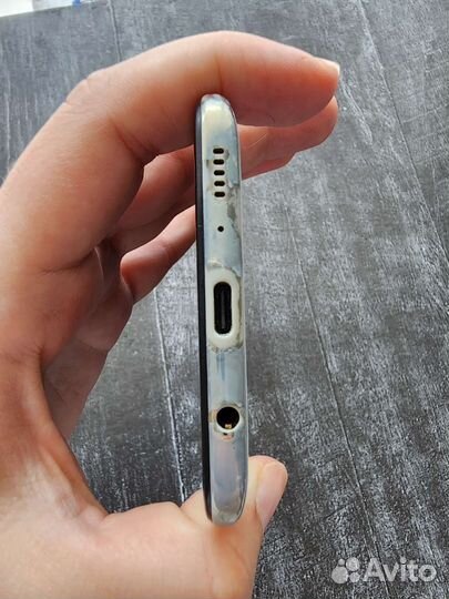 Телефон Samsung A70