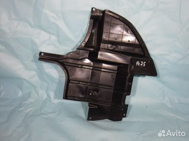 Пыльник двигателя левый Outlander 1 / Аутлендер