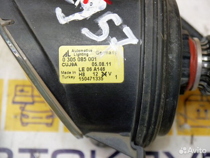 Фара противотуманная левая Вольво V50