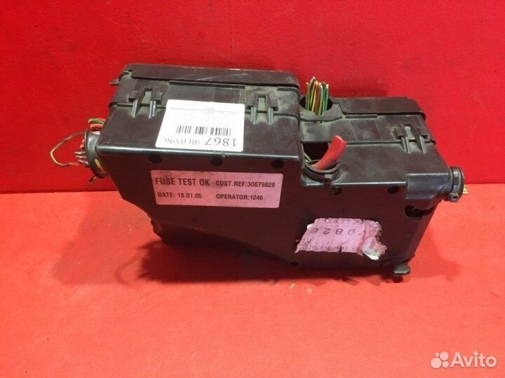 Блок предохранителей под капот Volvo S40 2