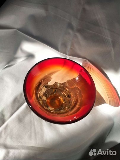 Вазы из красного стекла