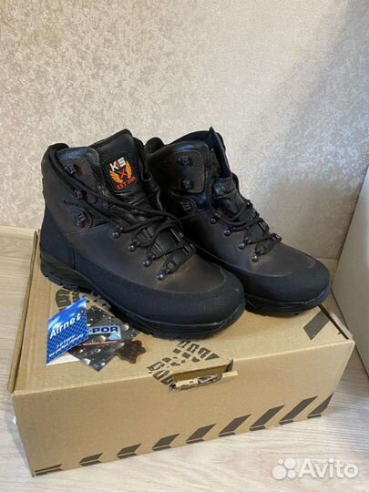Трекинговые ботинки