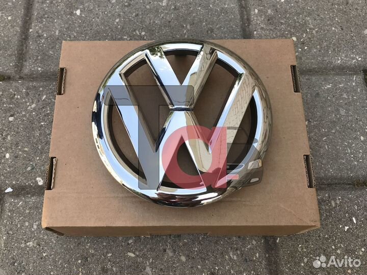 Эмблема решетки радиатора Поло седан 2010-2014