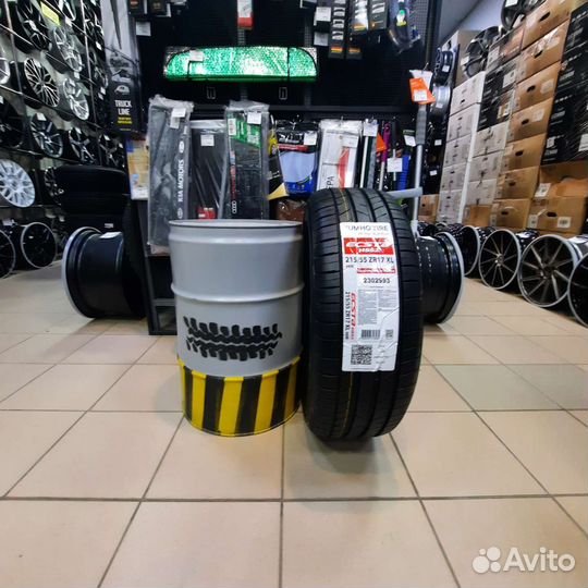 Kumho Ecsta HS52 215/55 R17 98W