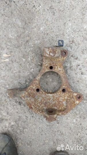 Кулак передний правый Chevrolet Tahoe 2006-2014