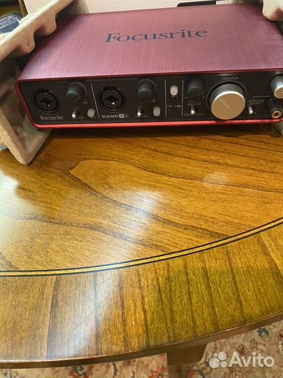 Внешняя звуковая карта Focusrite scarlett 2i4