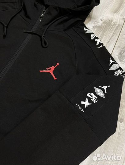 Спортивный костюм